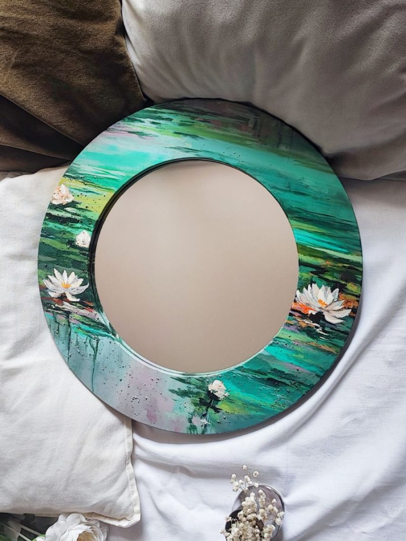 Unikatno ogledalo oslikanog rama s motivom lotosa i vodom u nijansama zelene boje